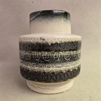 cylinderformet-med-hals-keramik-retro-vase-beige-armyfarvet